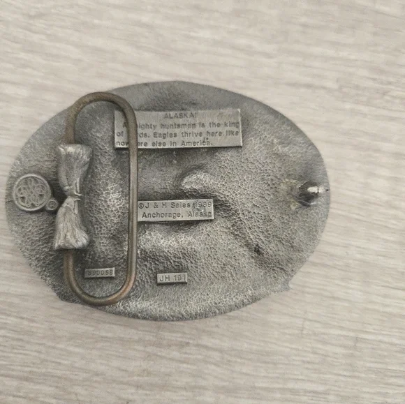 J&H Vintage 1989 Alaska Silver Tone Eagle Fish Mountain Oval Belt Buckle - Picture 2 of 4